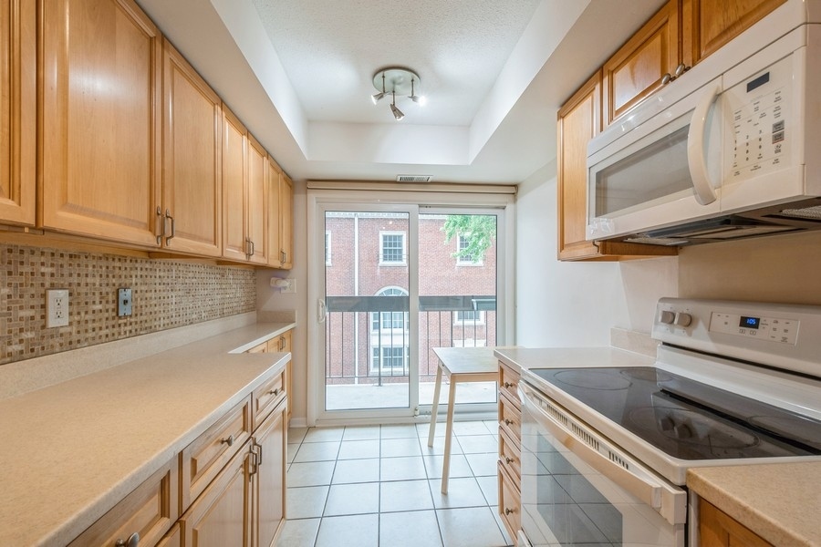 1738 Chicago Avenue Unit: 303