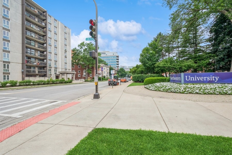 1738 Chicago Avenue Unit: 303