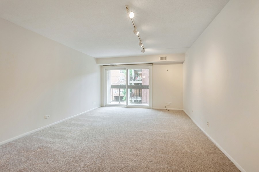 1738 Chicago Avenue Unit: 303