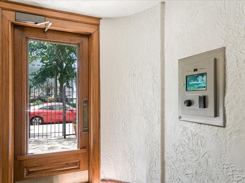 4531 N Ashland Avenue Unit: 111