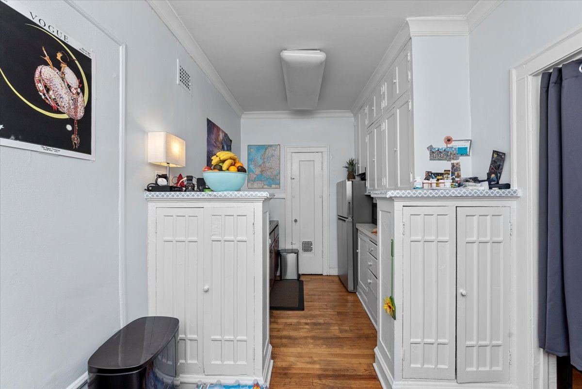 3449 N Elaine Place Unit: 104