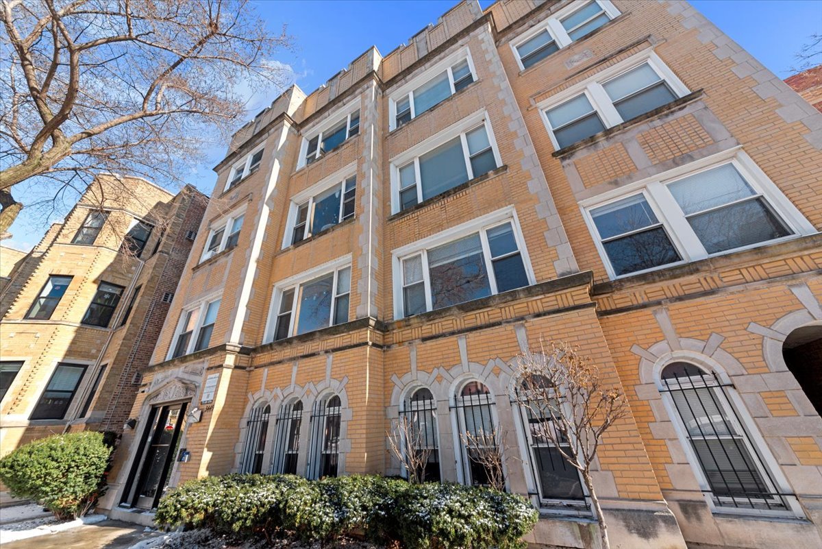 3449 N Elaine Place Unit: 104