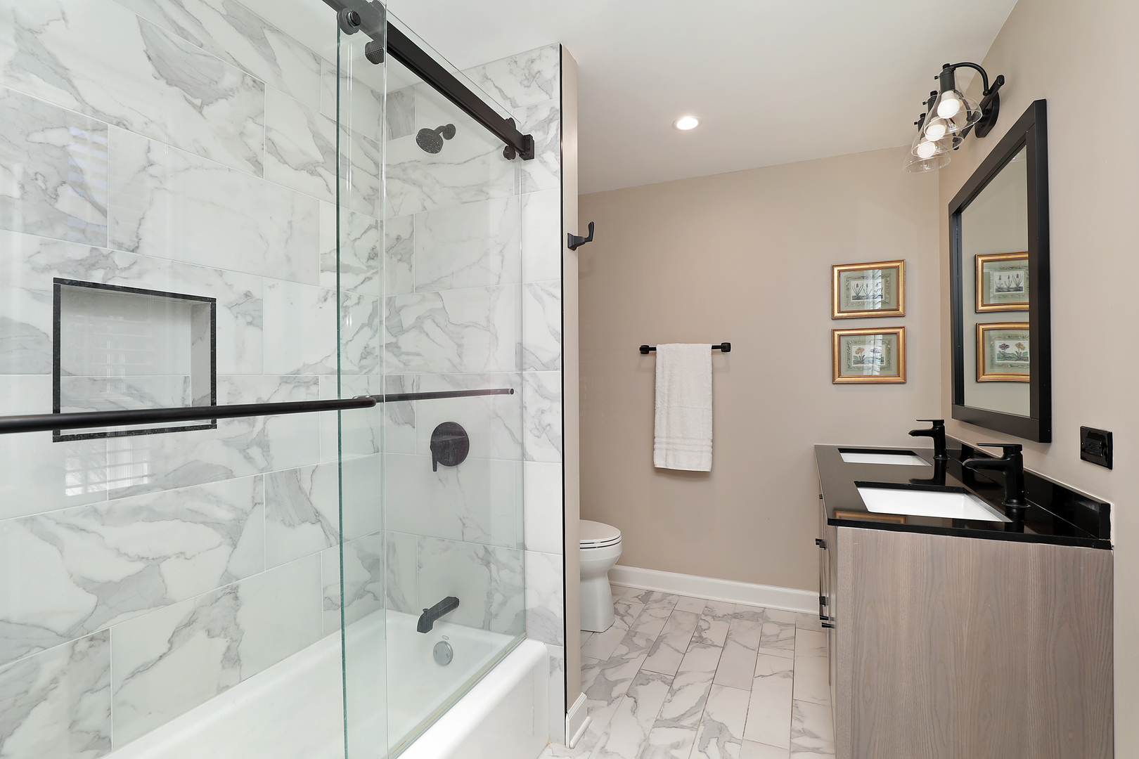 2252 Orrington Avenue