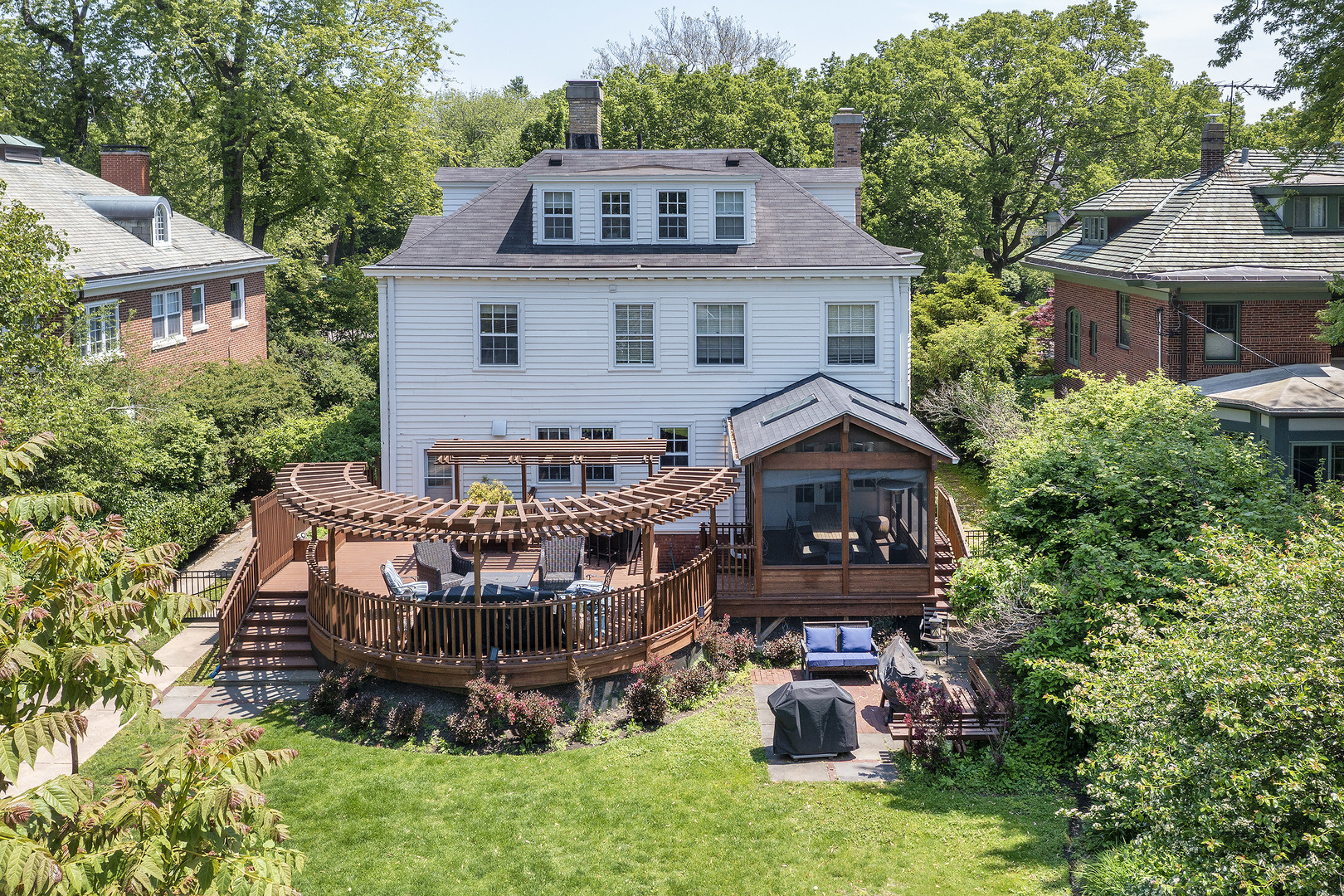 2252 Orrington Avenue