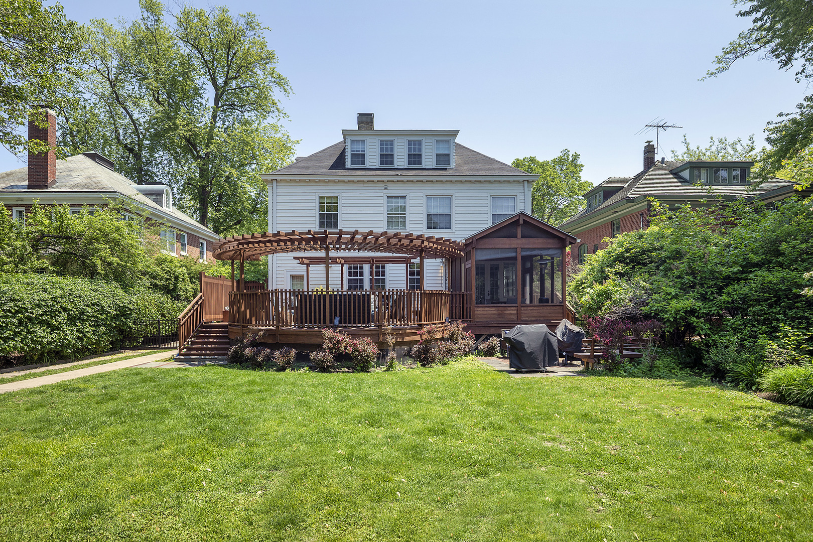 2252 Orrington Avenue