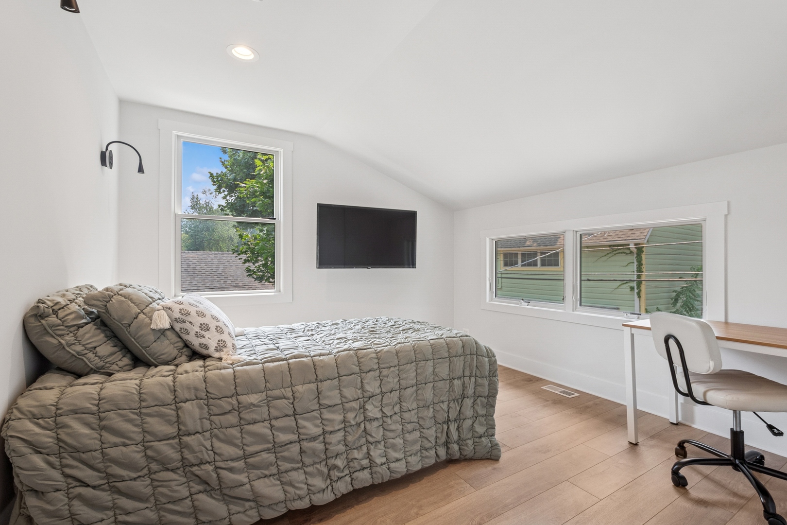 2034 Maple Avenue Unit: 3