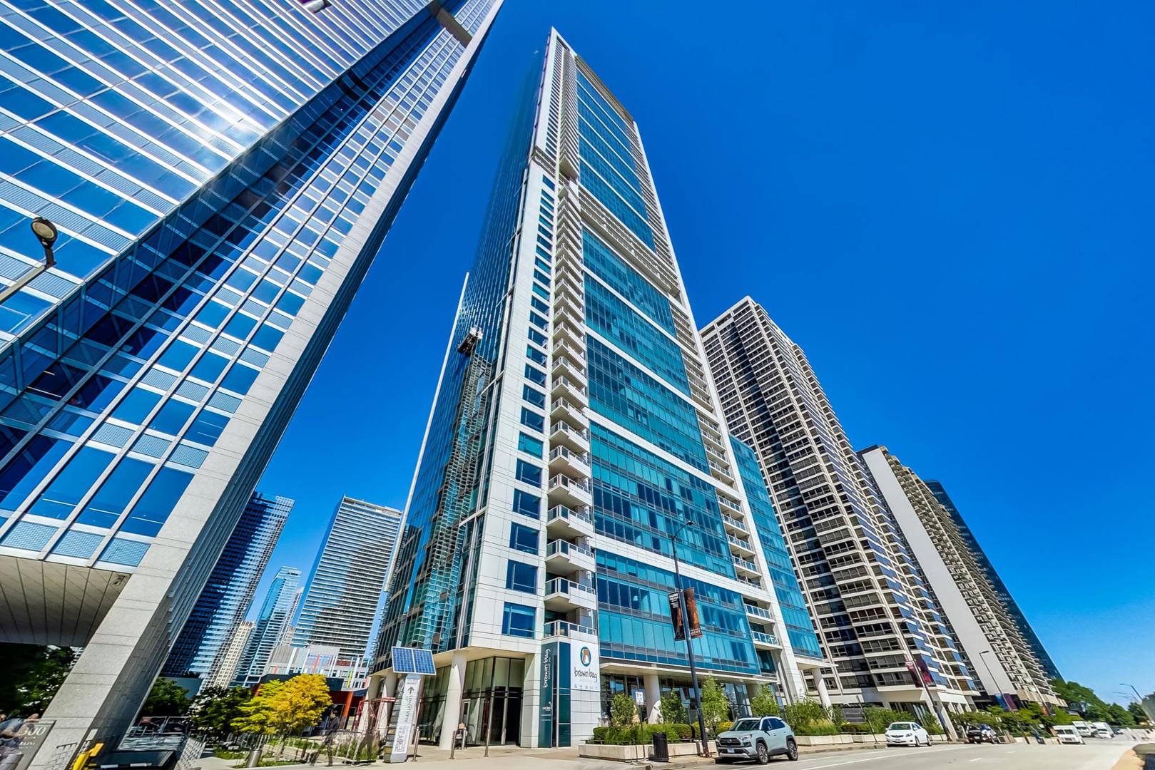 340 E RANDOLPH Street Unit: 1002