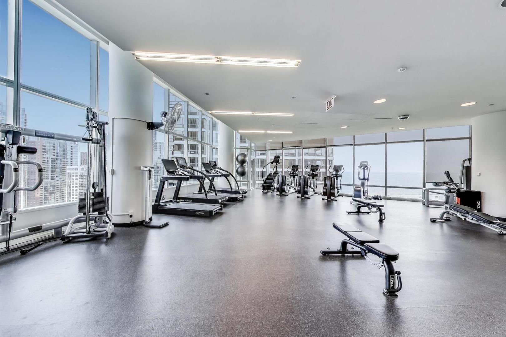 340 E RANDOLPH Street Unit: 1002