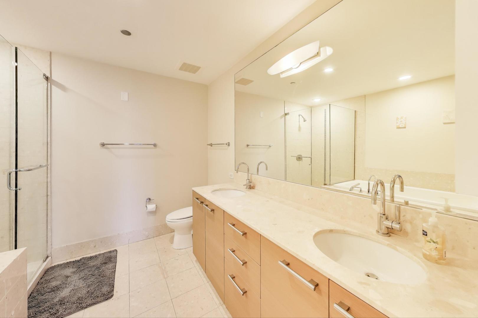 340 E RANDOLPH Street Unit: 1002