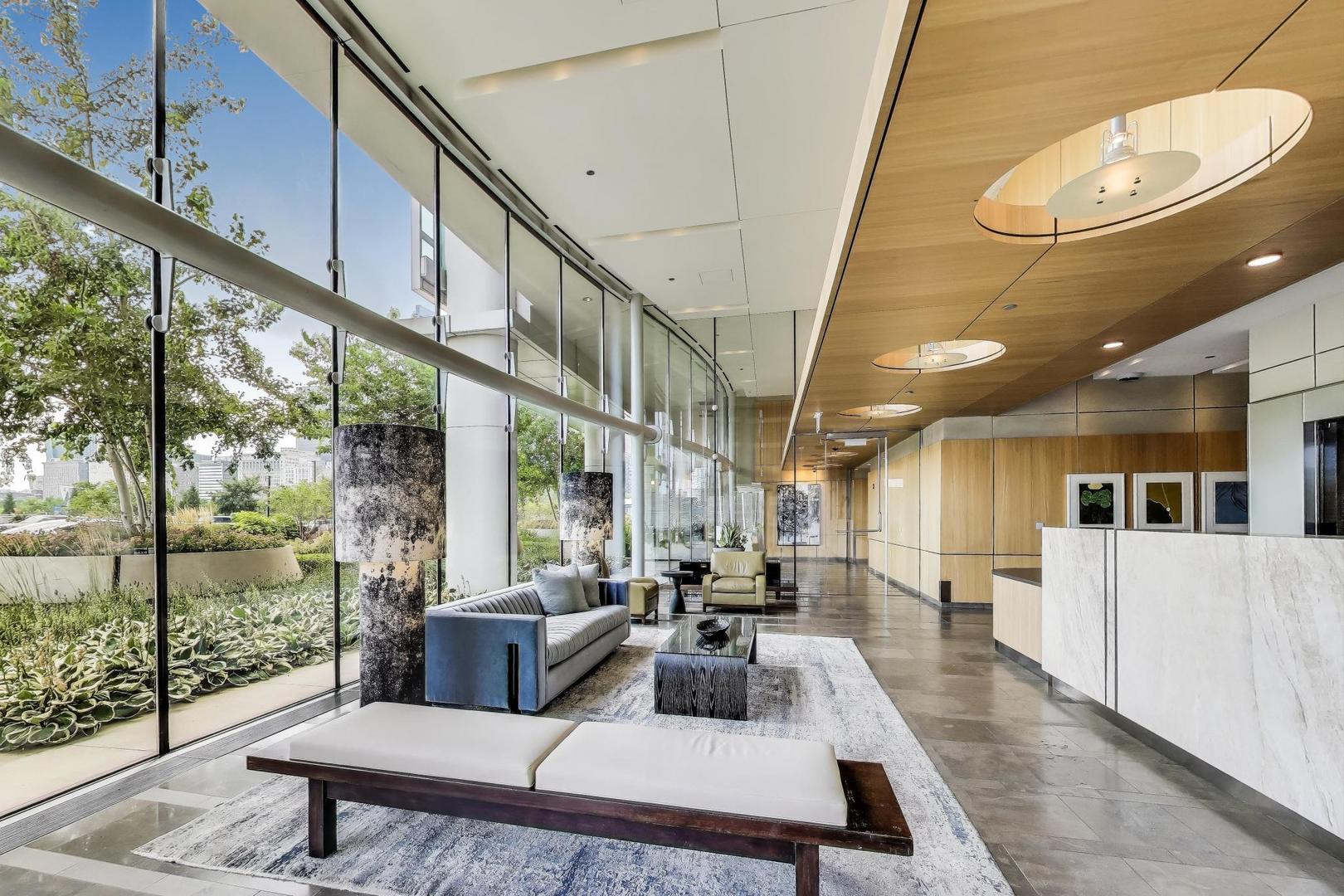 340 E RANDOLPH Street Unit: 1002