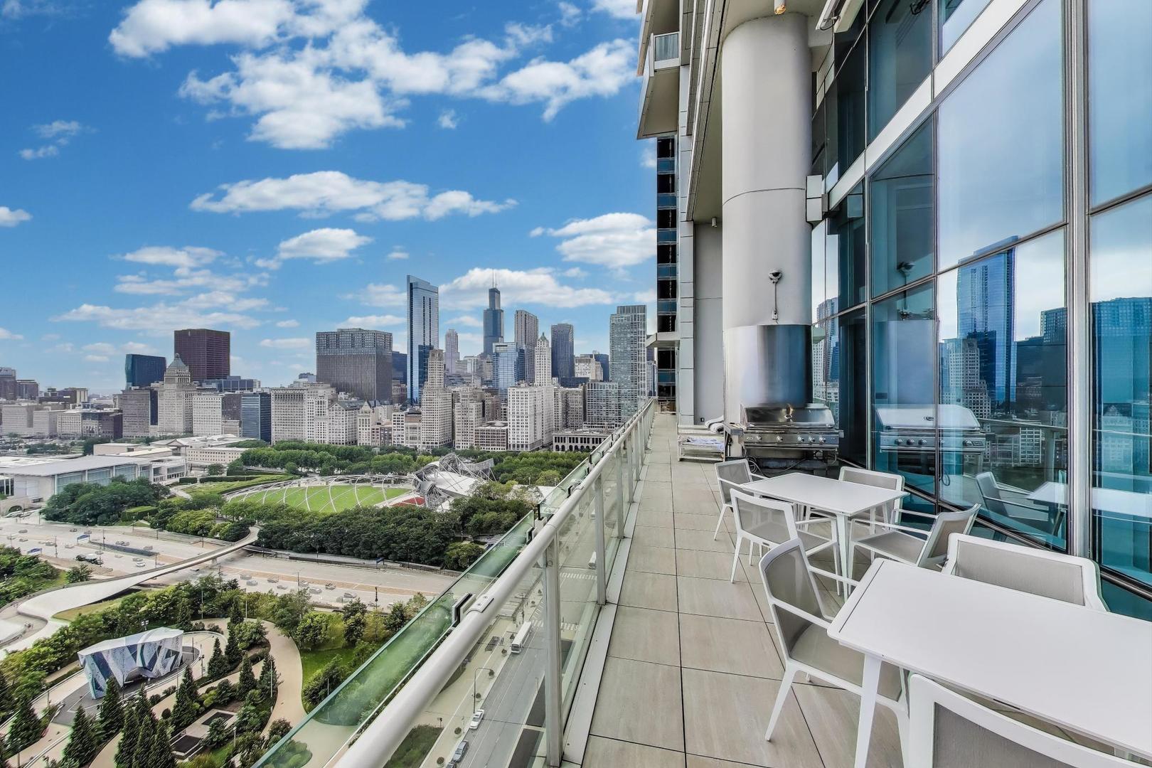 340 E RANDOLPH Street Unit: 1002