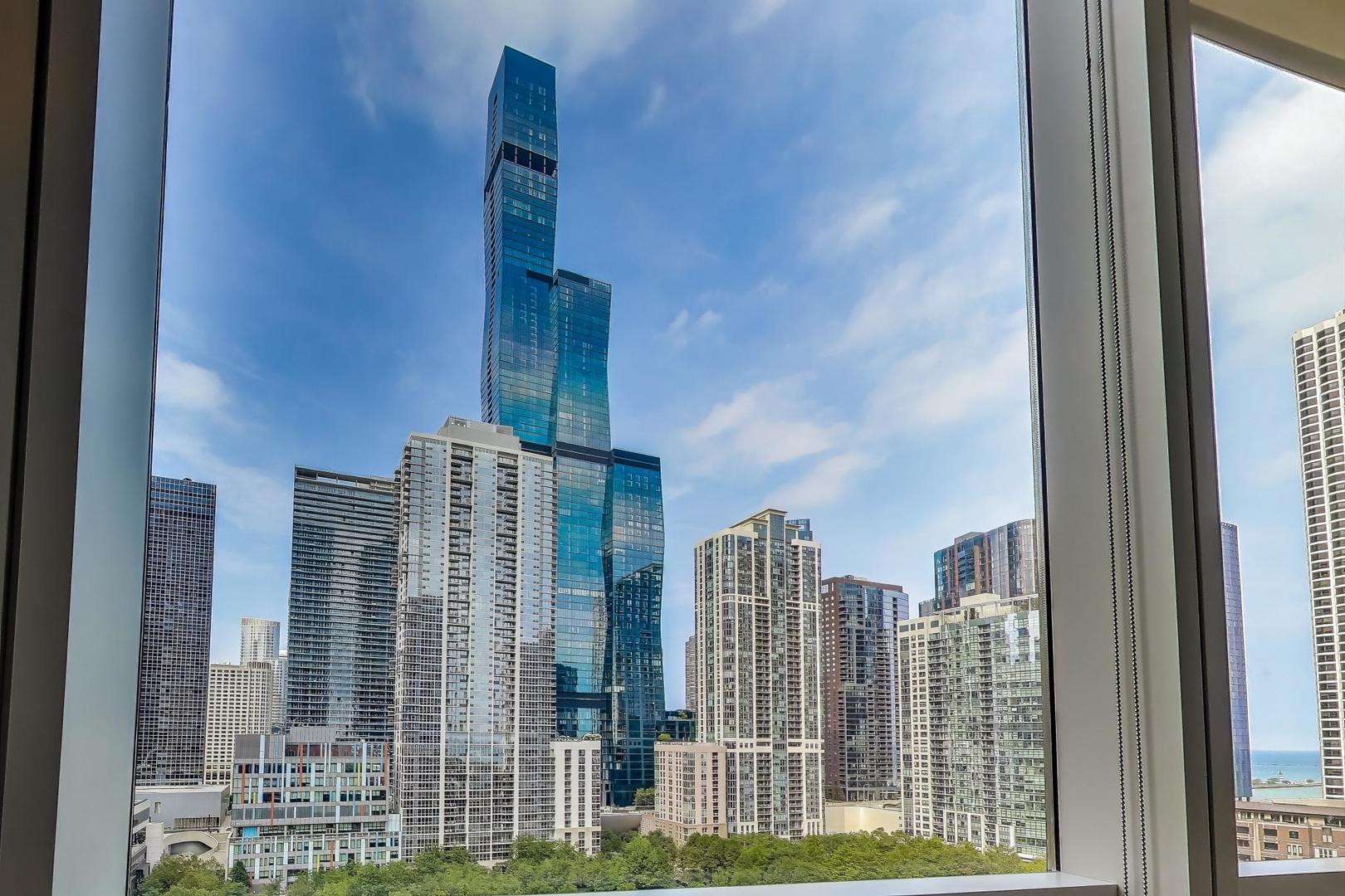 340 E RANDOLPH Street Unit: 1002