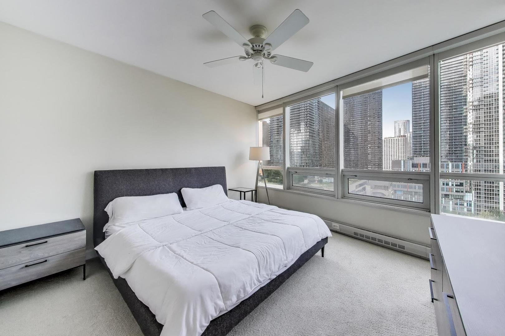 340 E RANDOLPH Street Unit: 1002