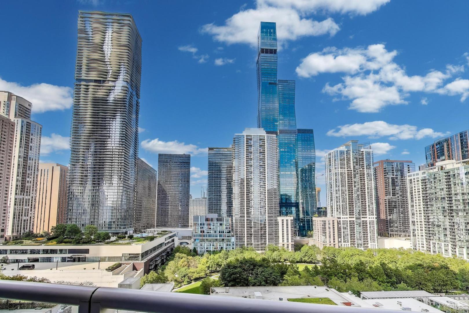 340 E RANDOLPH Street Unit: 1002