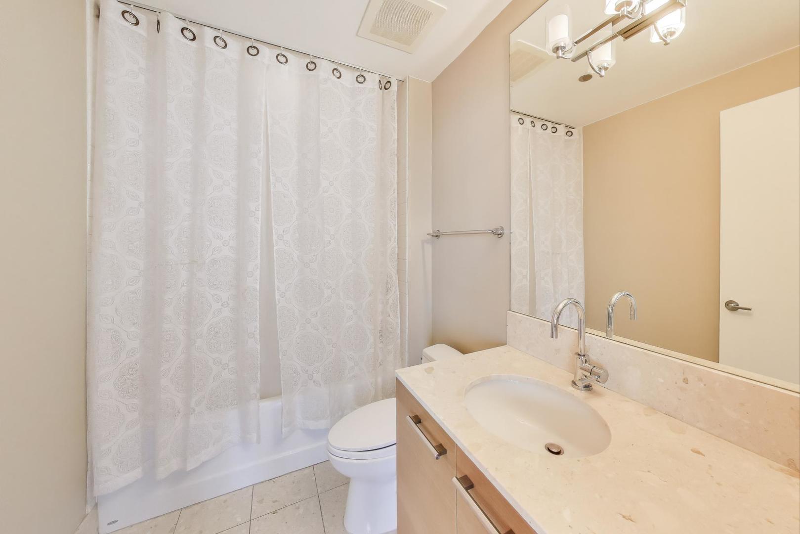 340 E RANDOLPH Street Unit: 1002