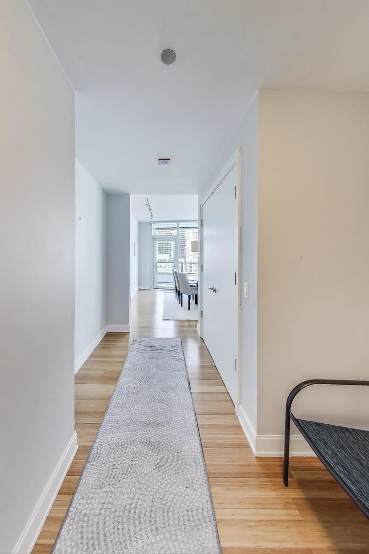 340 E RANDOLPH Street Unit: 1002