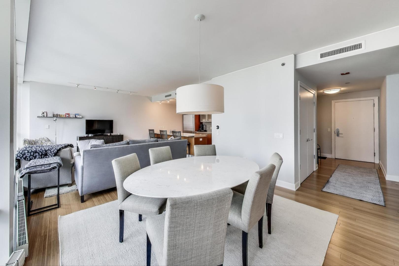 340 E RANDOLPH Street Unit: 1002