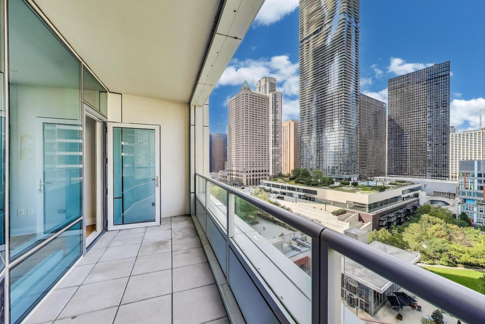 340 E RANDOLPH Street Unit: 1002