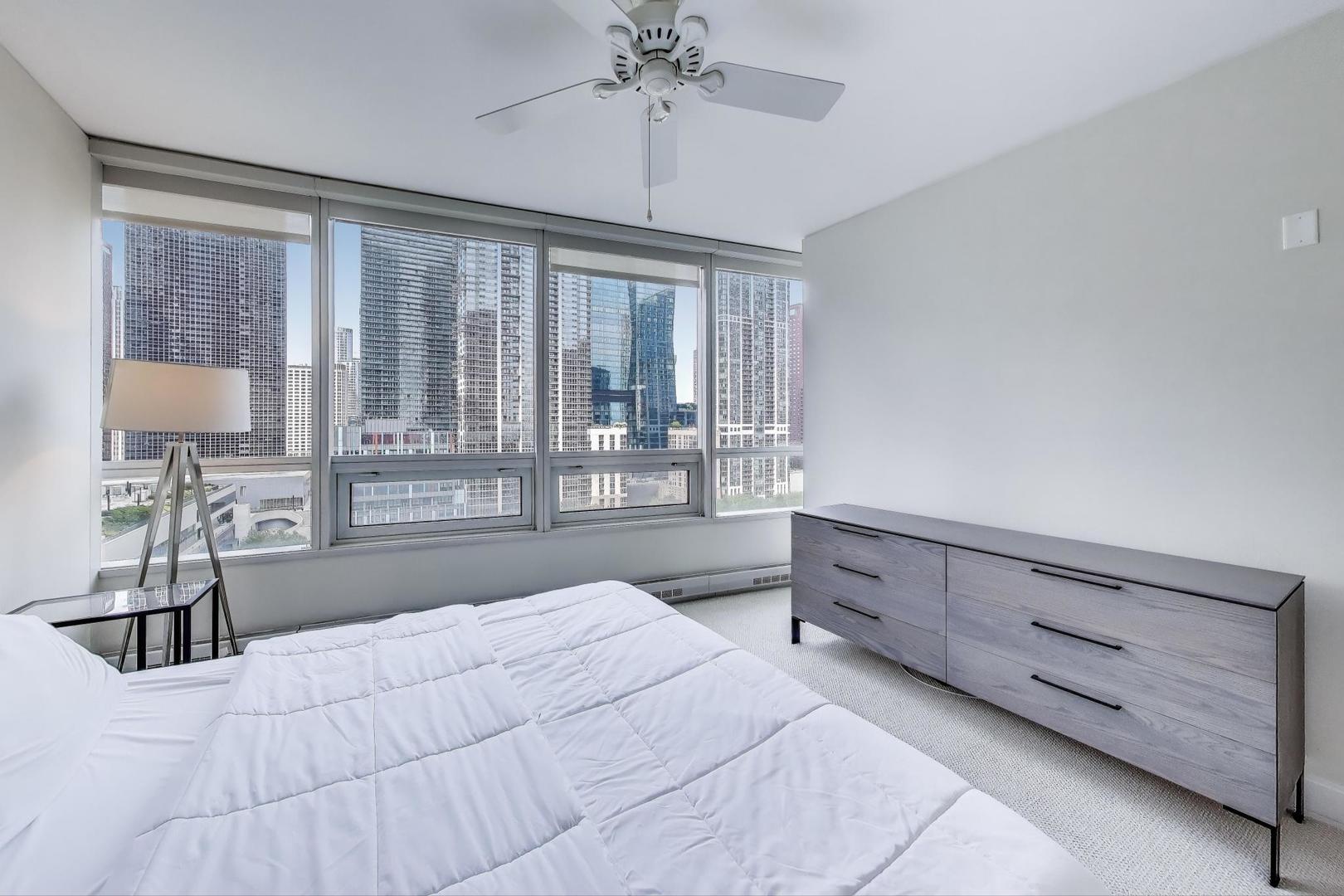 340 E RANDOLPH Street Unit: 1002