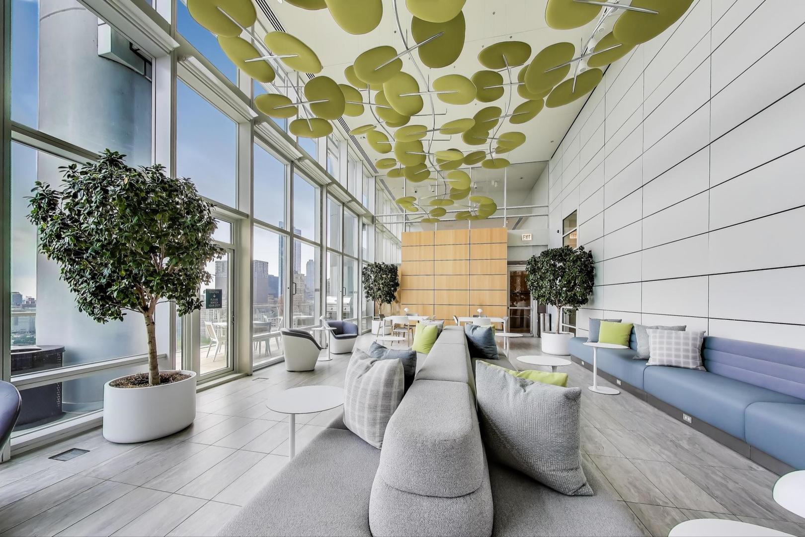 340 E RANDOLPH Street Unit: 1002