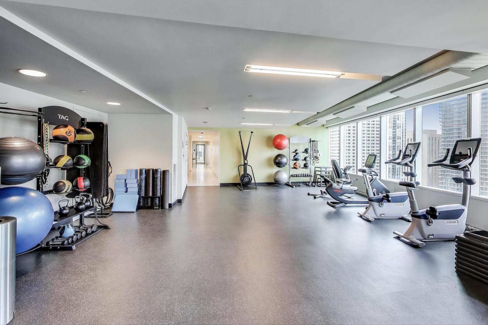 340 E RANDOLPH Street Unit: 1002