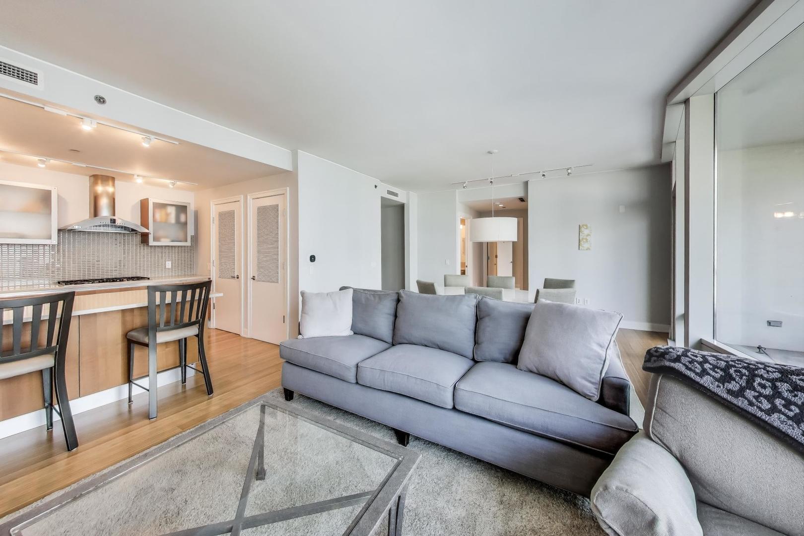 340 E RANDOLPH Street Unit: 1002