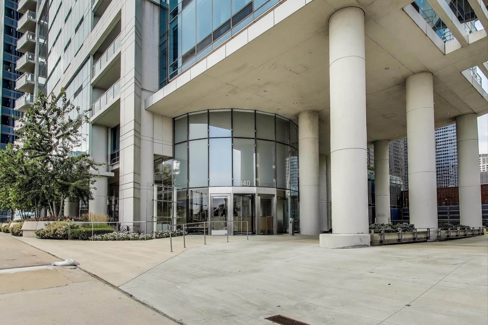 340 E RANDOLPH Street Unit: 1002