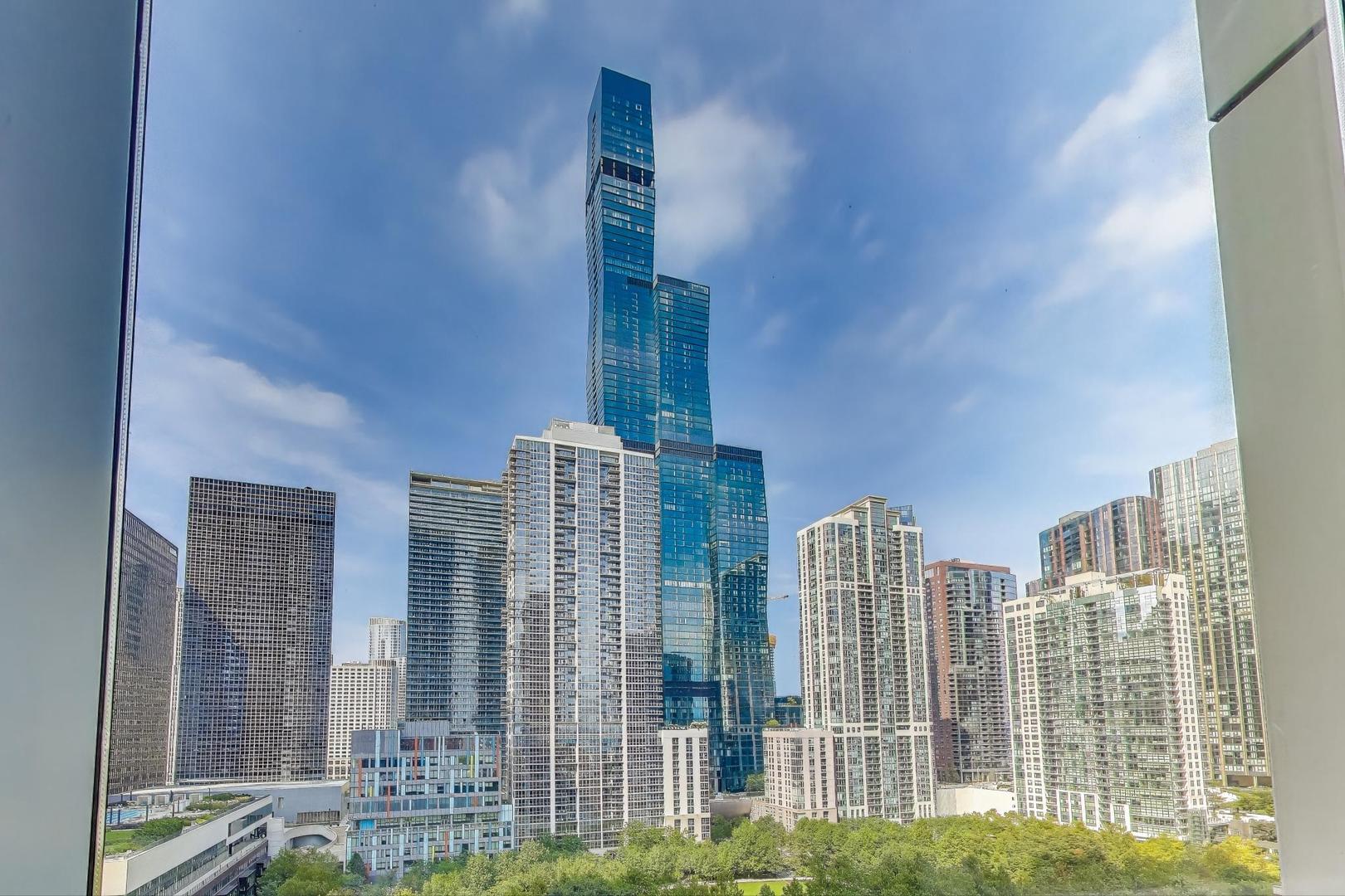 340 E RANDOLPH Street Unit: 1002