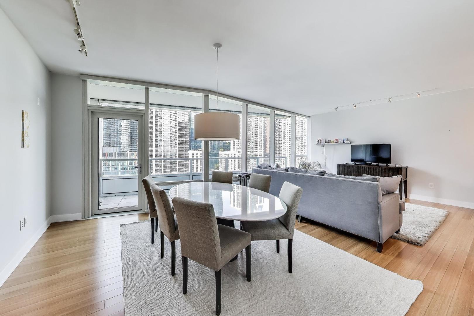 340 E RANDOLPH Street Unit: 1002