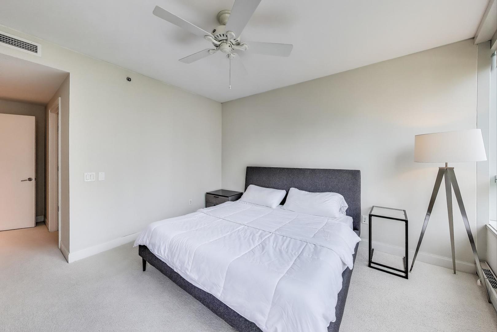 340 E RANDOLPH Street Unit: 1002