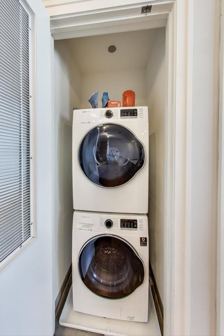 340 E RANDOLPH Street Unit: 1002