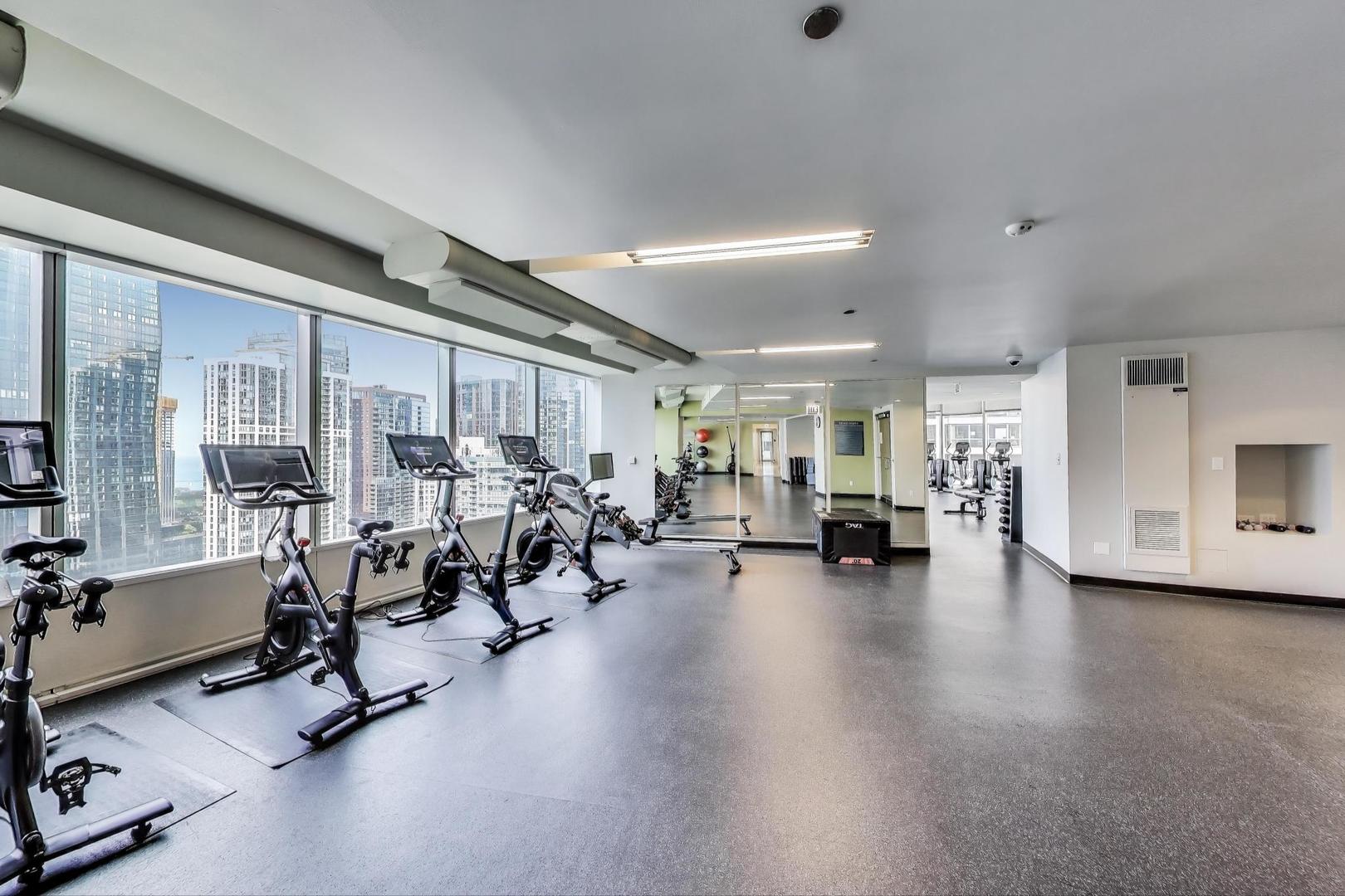 340 E RANDOLPH Street Unit: 1002