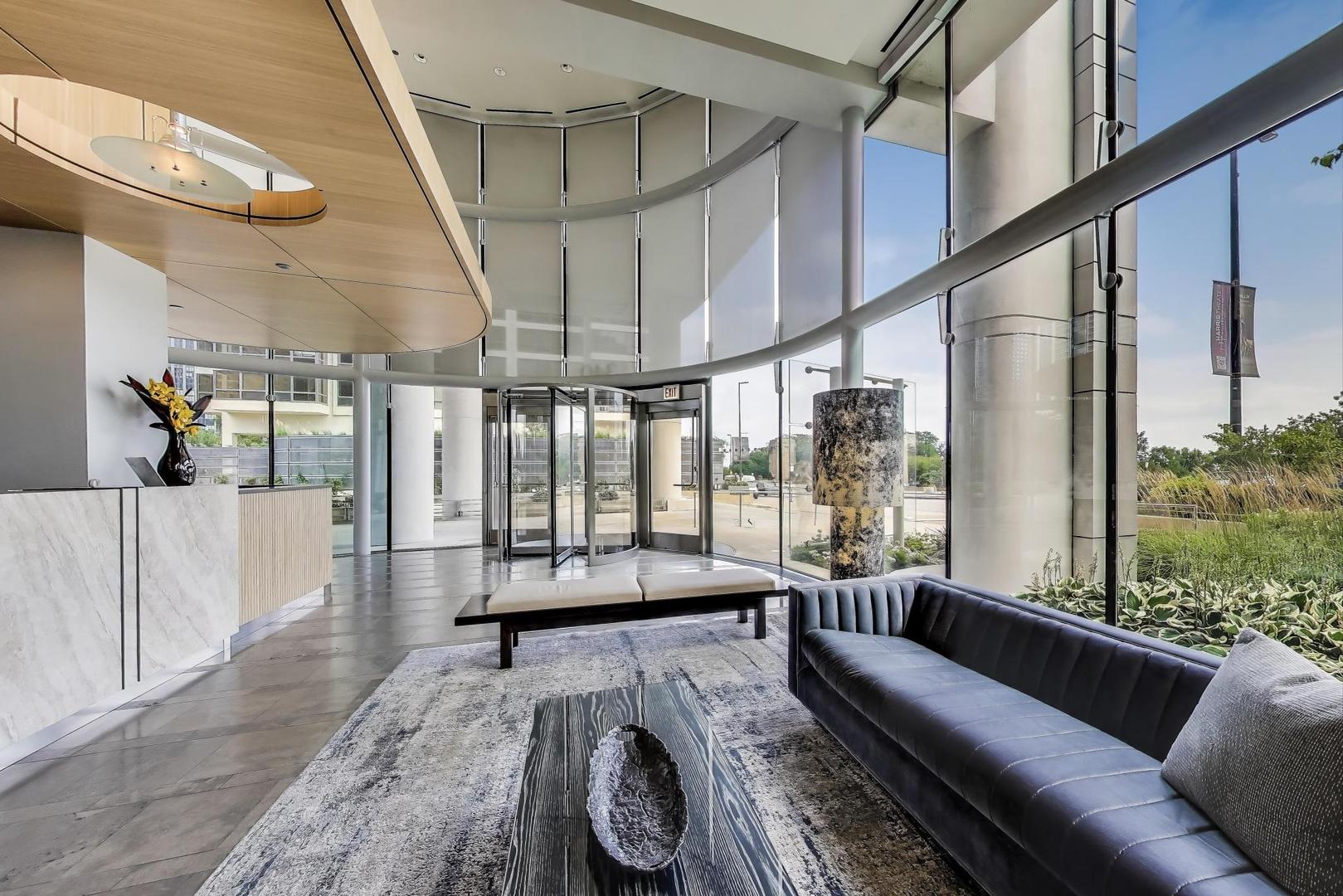 340 E RANDOLPH Street Unit: 1002