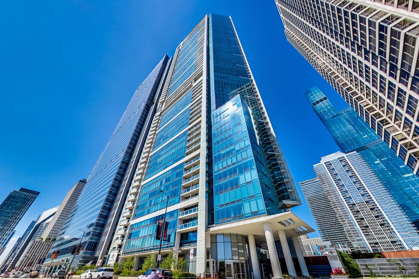 340 E RANDOLPH Street Unit: 1002