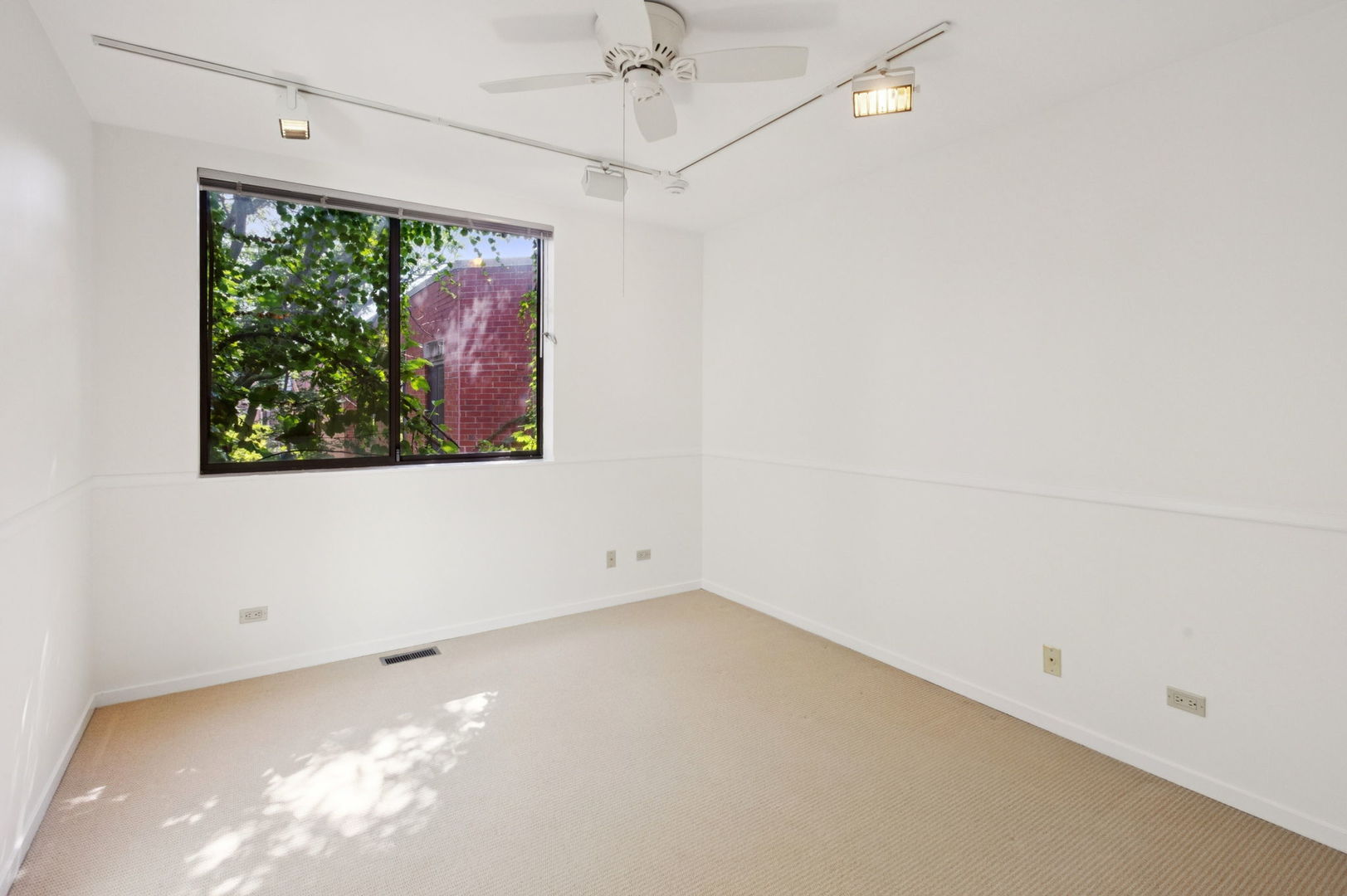 416 W Grant Place Unit: G