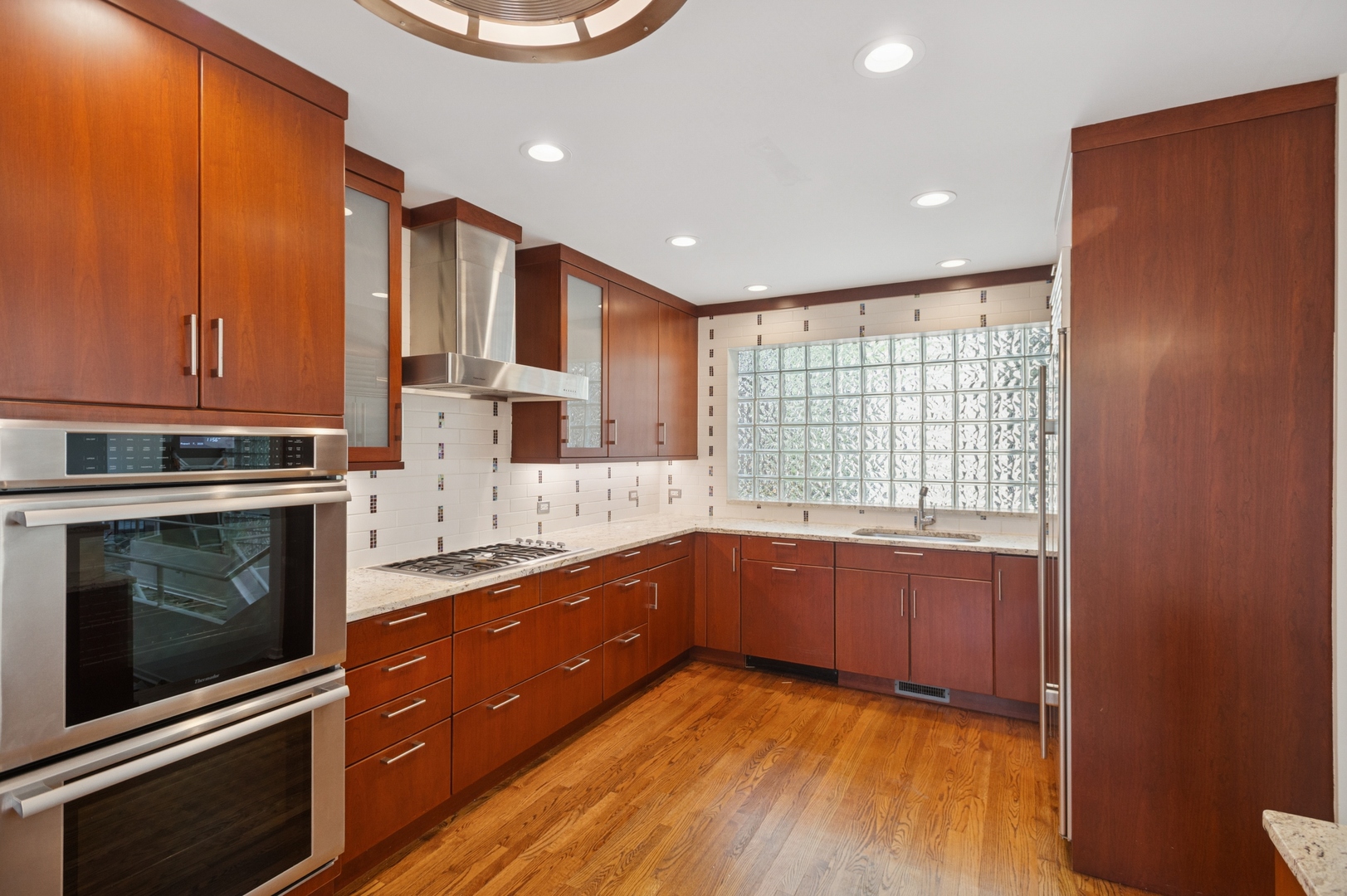 416 W Grant Place Unit: G