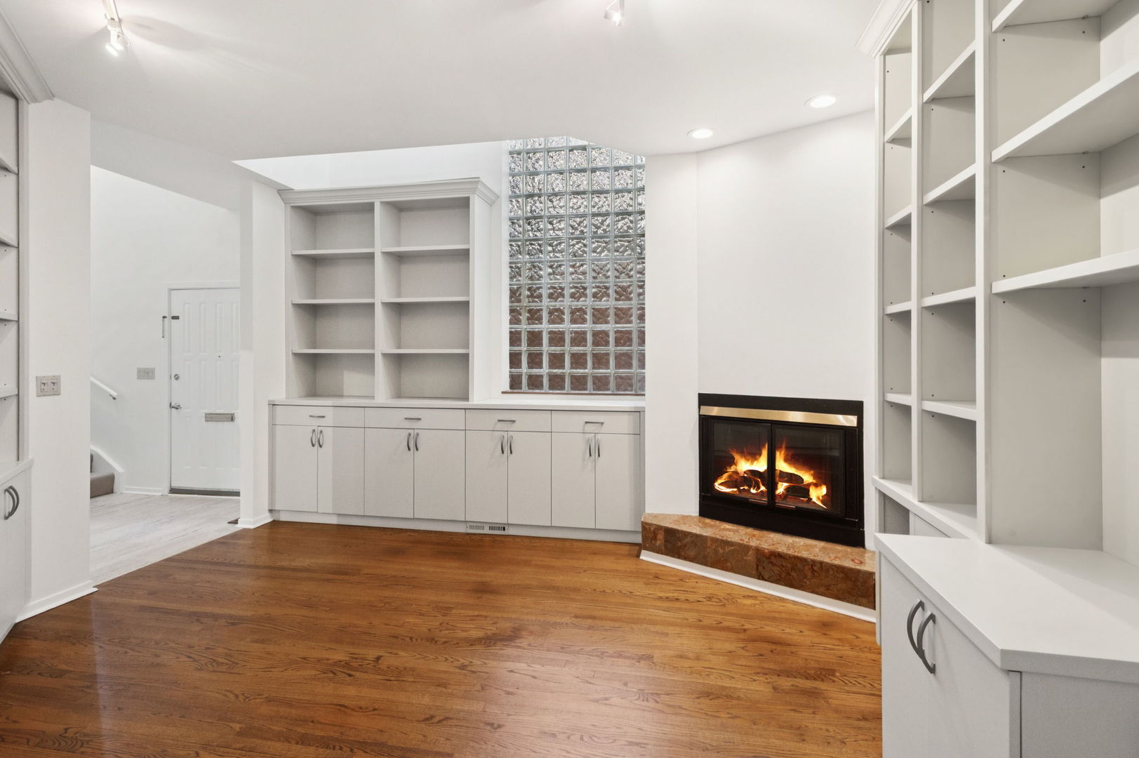 416 W Grant Place Unit: G