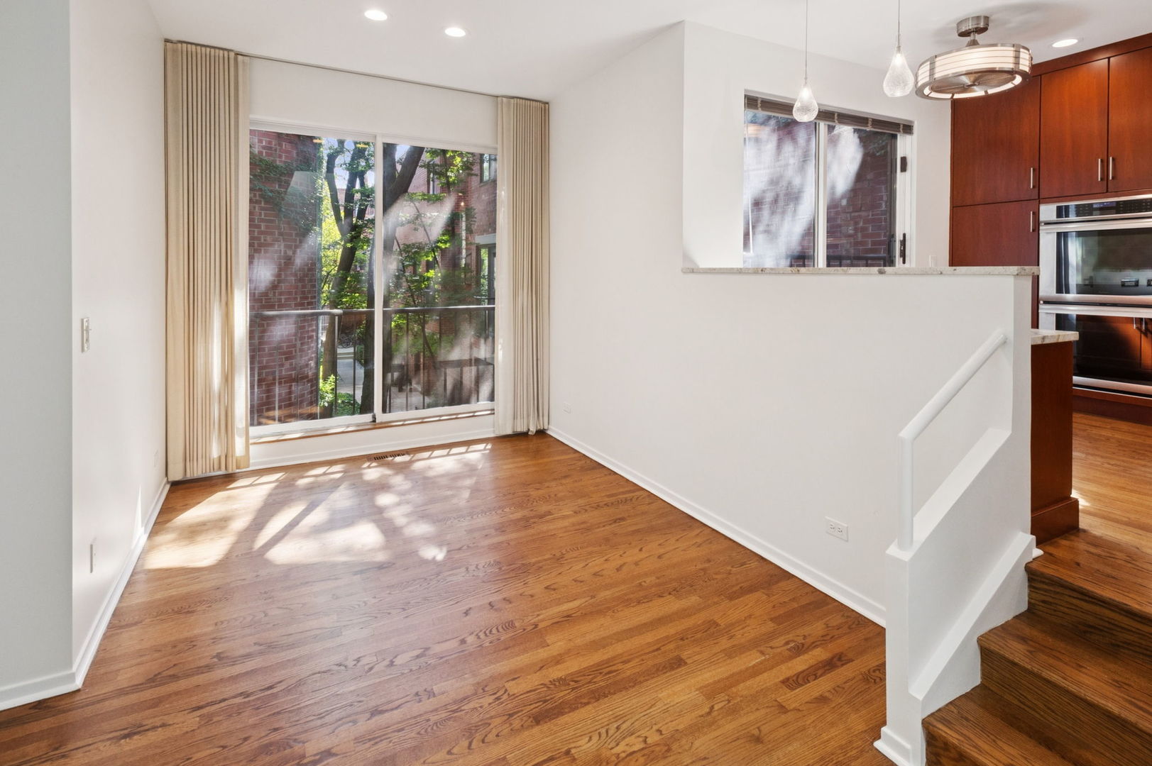 416 W Grant Place Unit: G