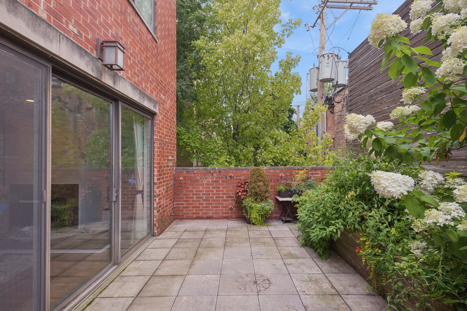 416 W Grant Place Unit: G