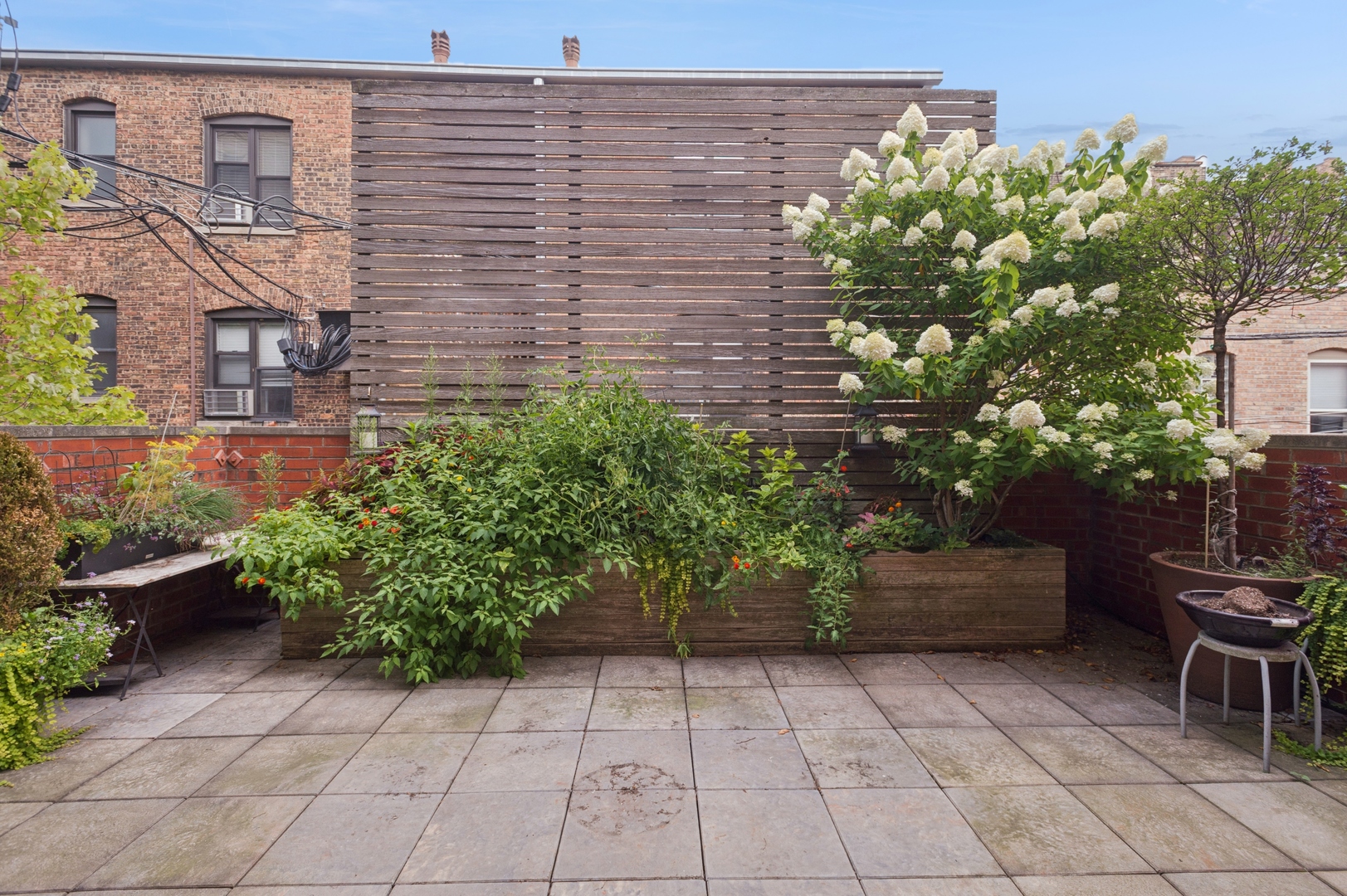 416 W Grant Place Unit: G