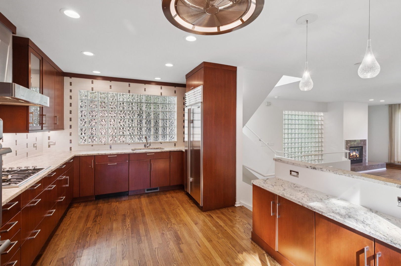 416 W Grant Place Unit: G