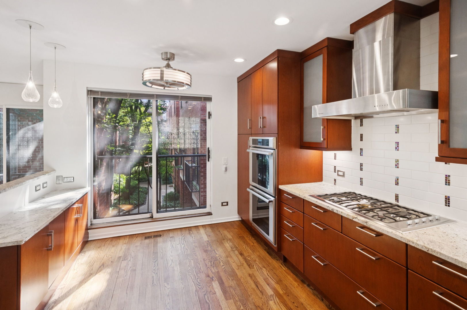 416 W Grant Place Unit: G