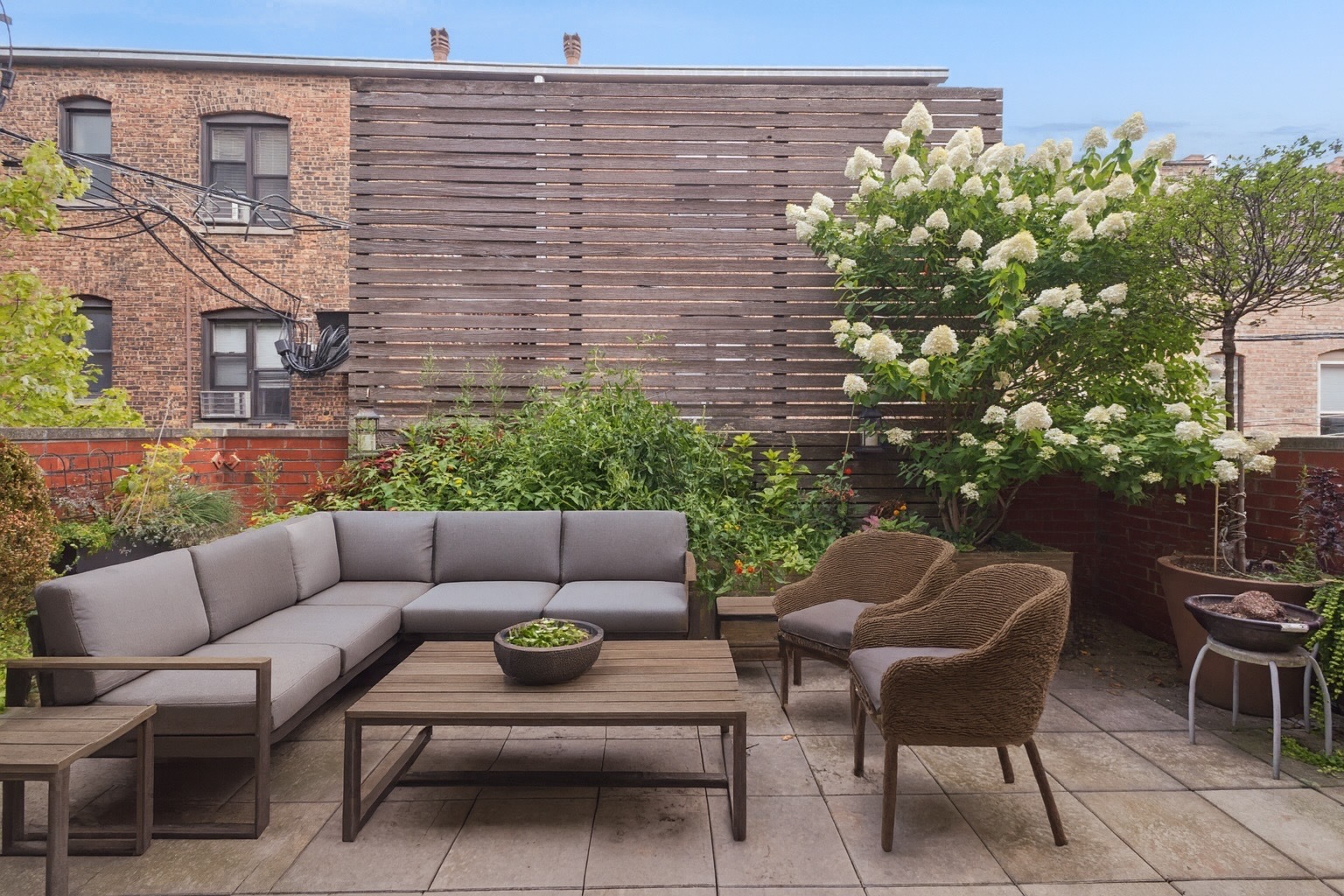 416 W Grant Place Unit: G