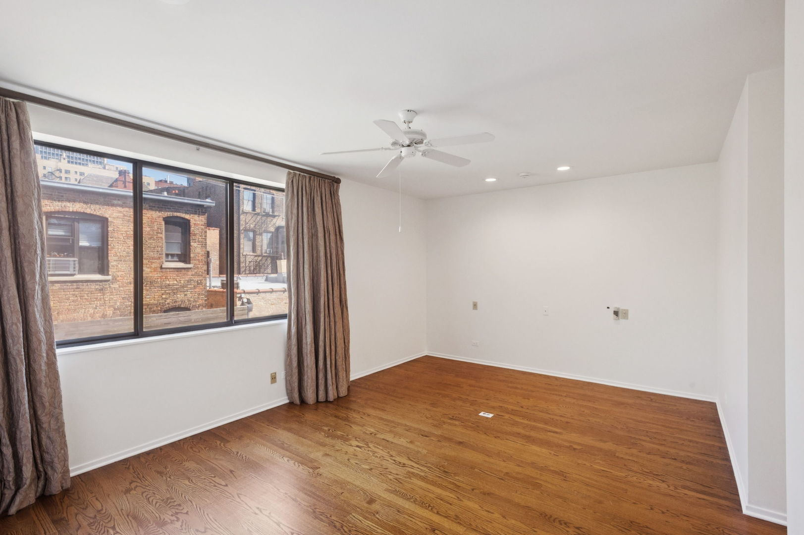 416 W Grant Place Unit: G