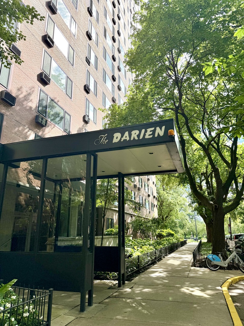 3100 N Lake Shore Drive Unit: 208