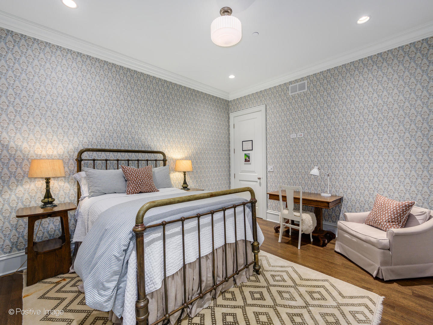 2237 N DAYTON Avenue