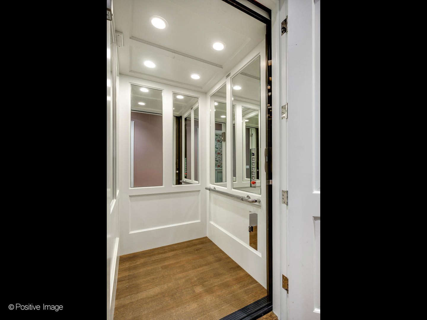 2237 N DAYTON Avenue