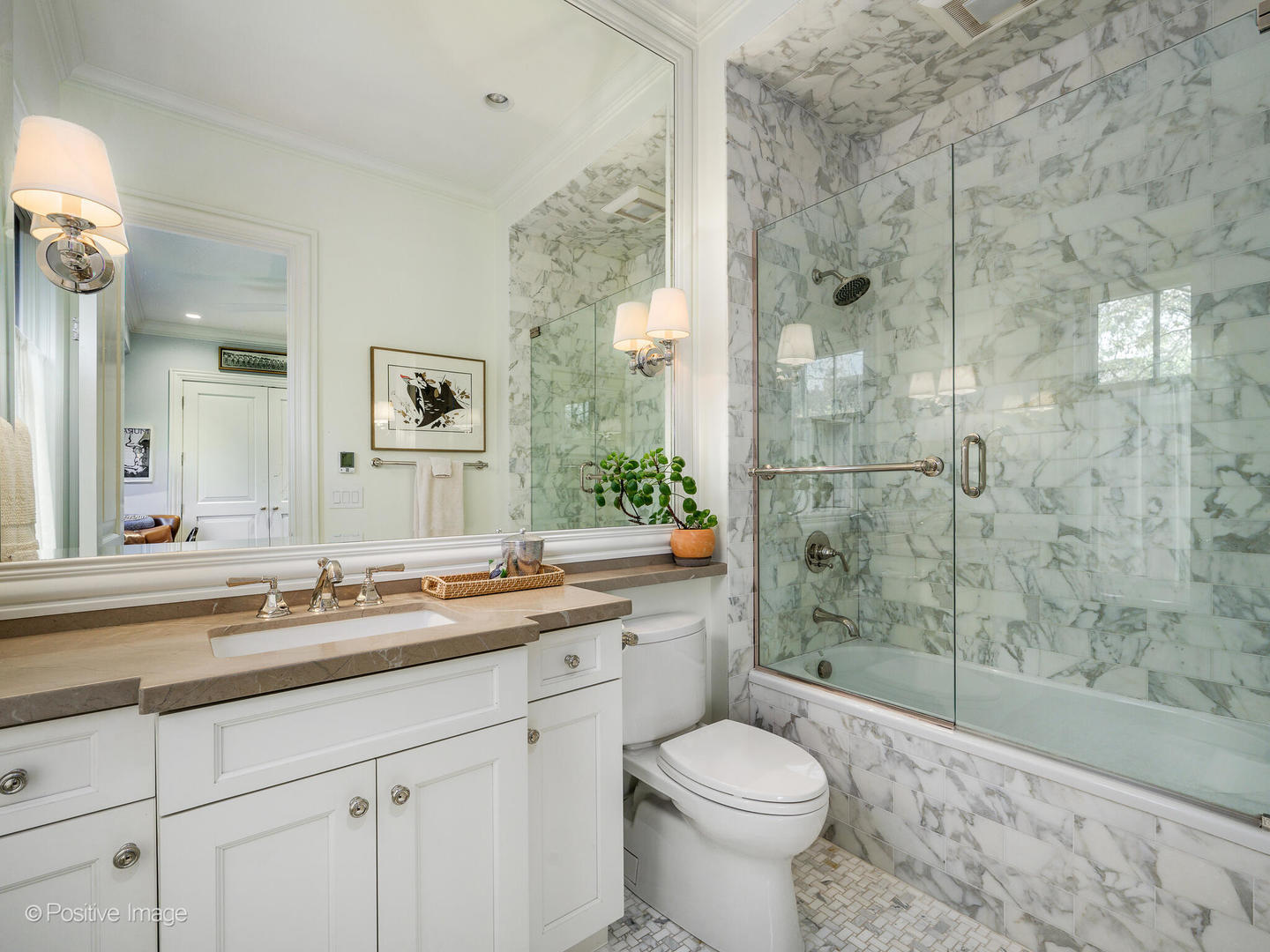 2237 N DAYTON Avenue