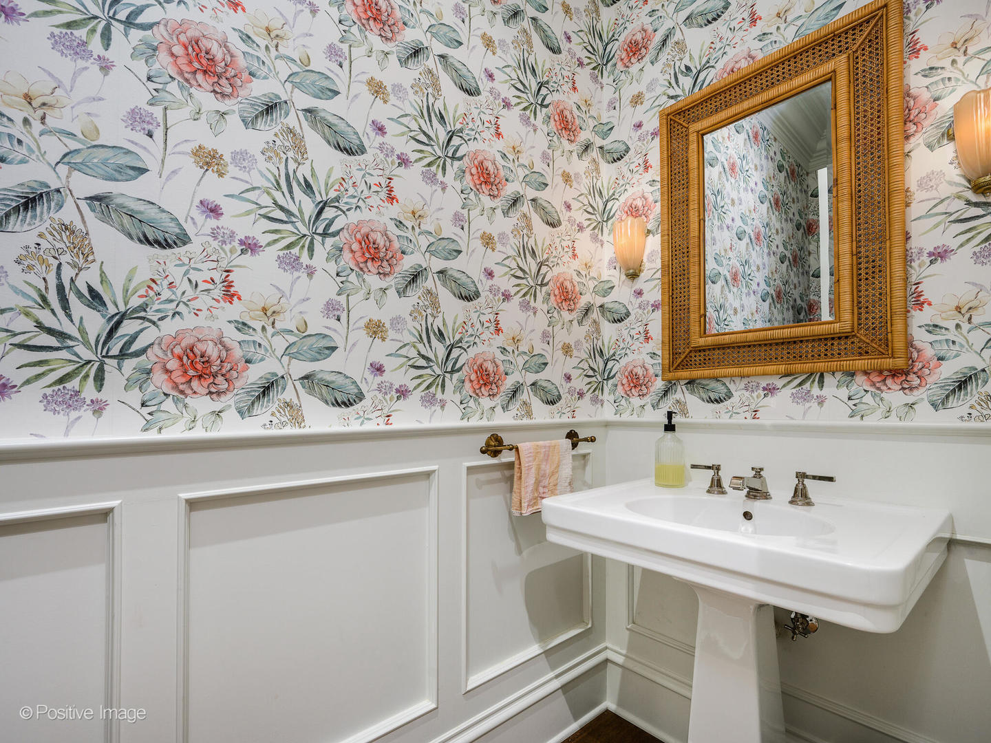 2237 N DAYTON Avenue