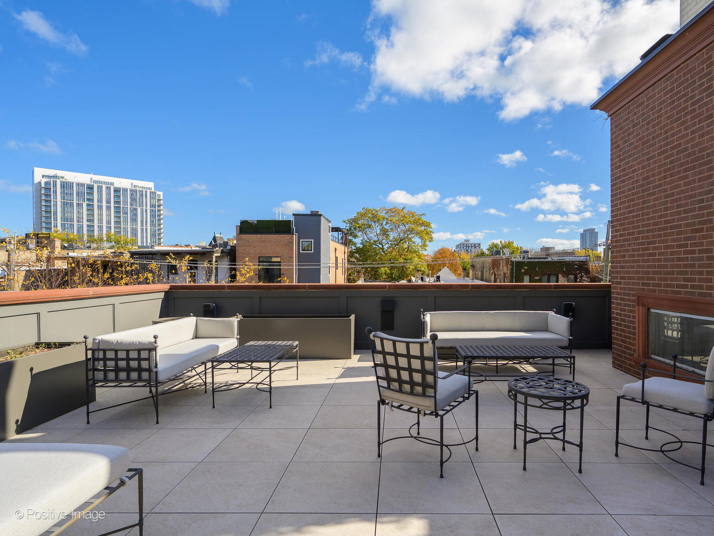 2237 N DAYTON Avenue